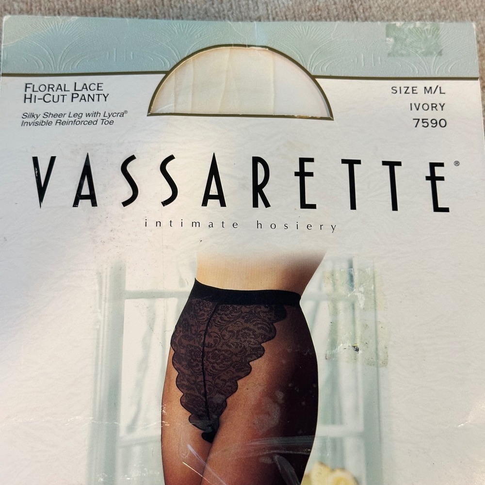 Vassarette Size M/L Floral Lace Hi-Cut Pantyhose Ivory Sheer 7590 Made in USA - Picture 3 of 6